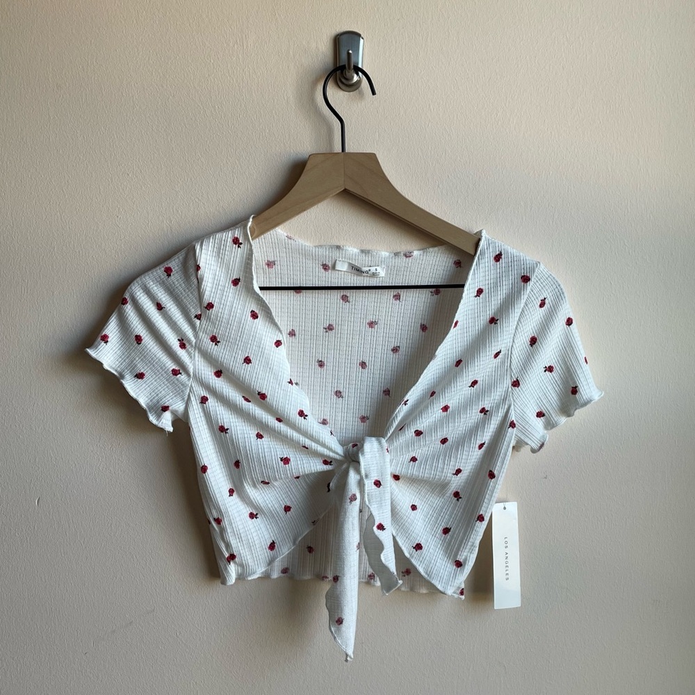 Timing White Rose Patterned Cropped Tie-Front Blouse
